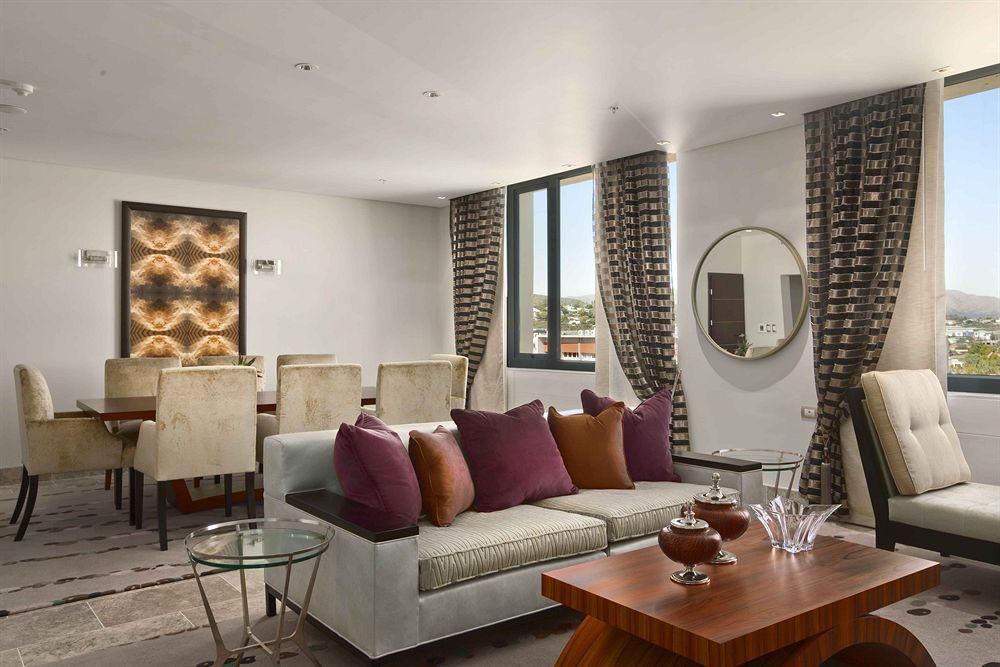 Hilton Windhoek Ngoại thất bức ảnh